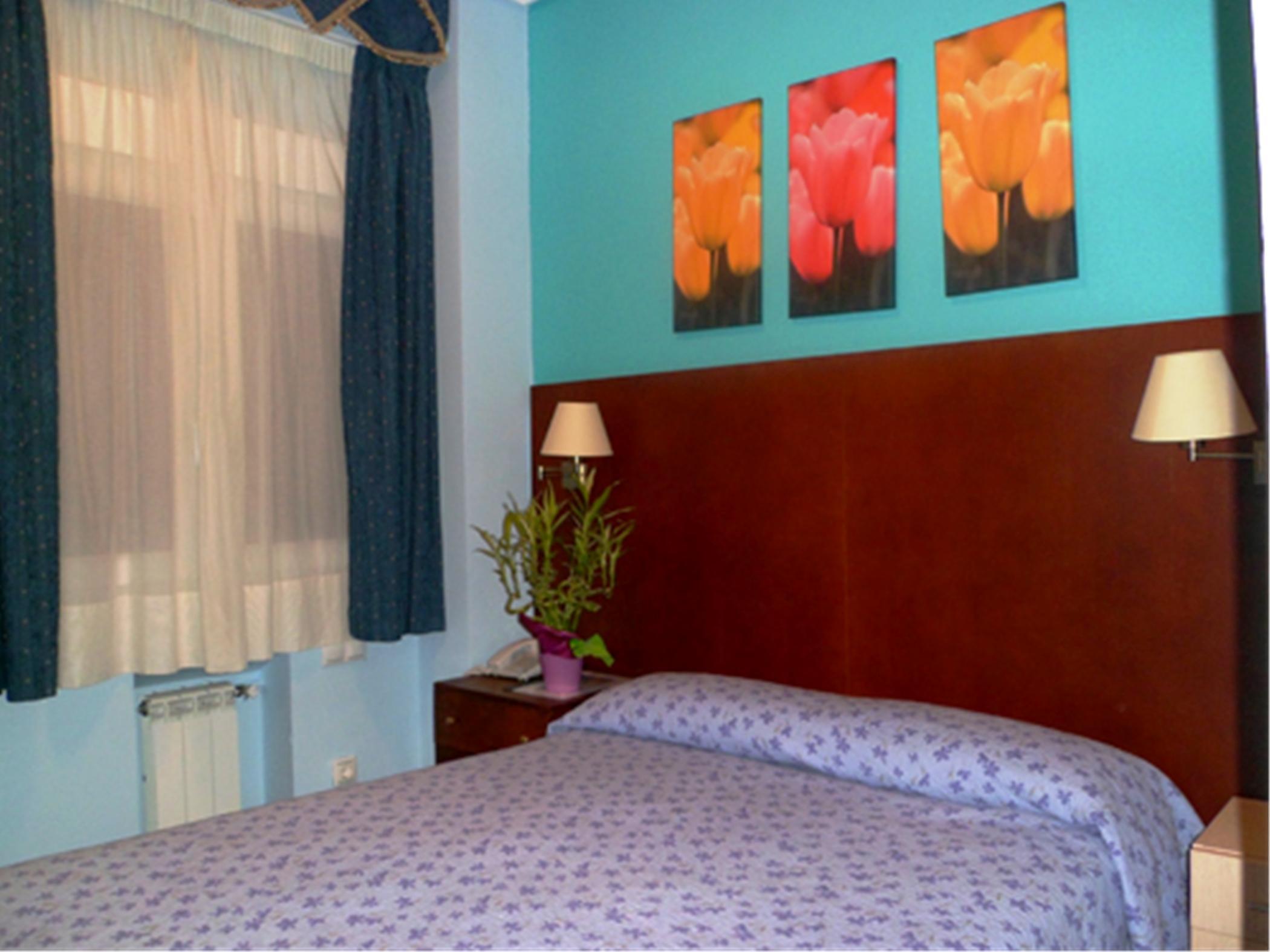 Auto Check In Hotel Las Nieves Jaca Esterno foto