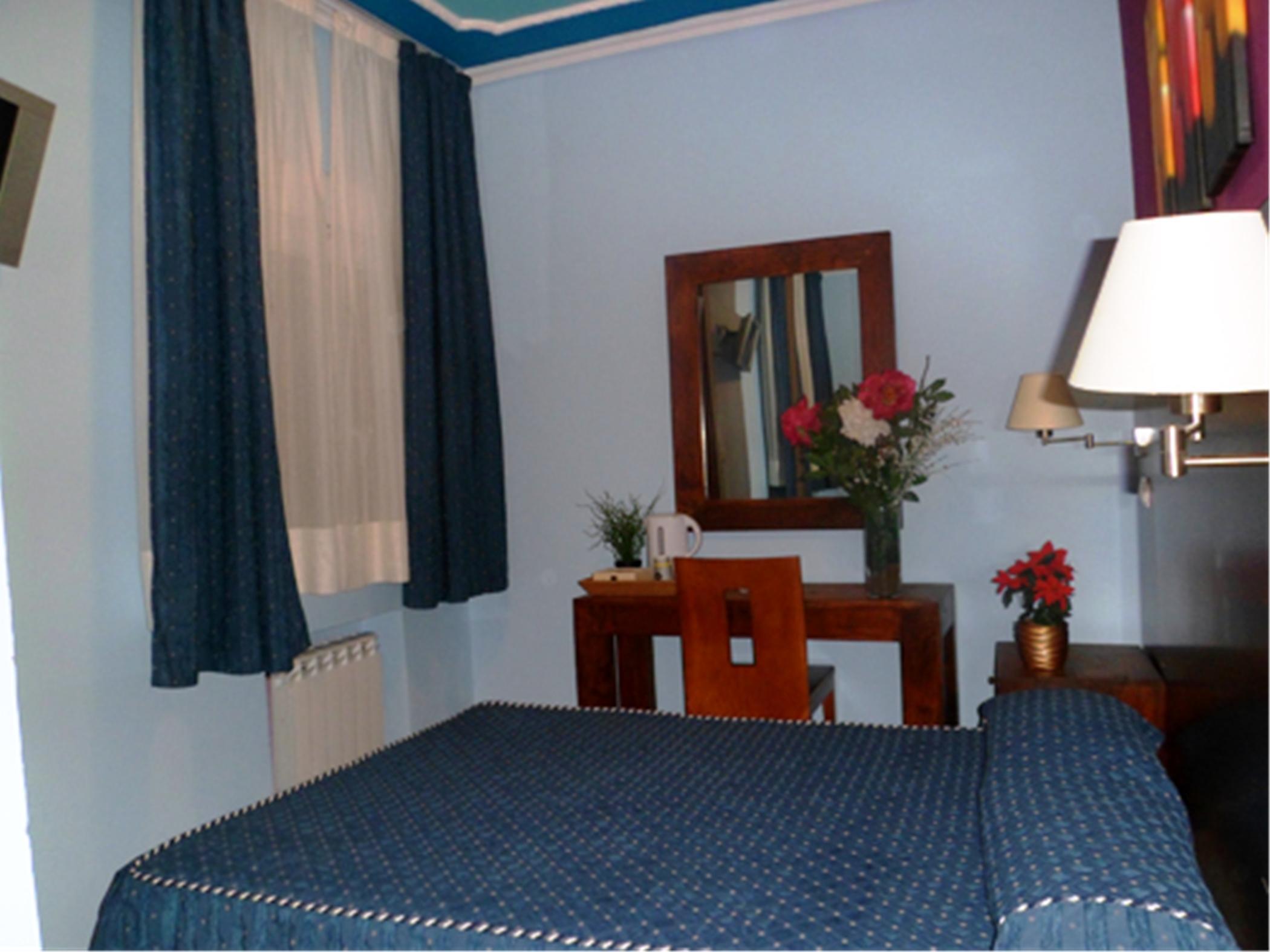 Auto Check In Hotel Las Nieves Jaca Esterno foto