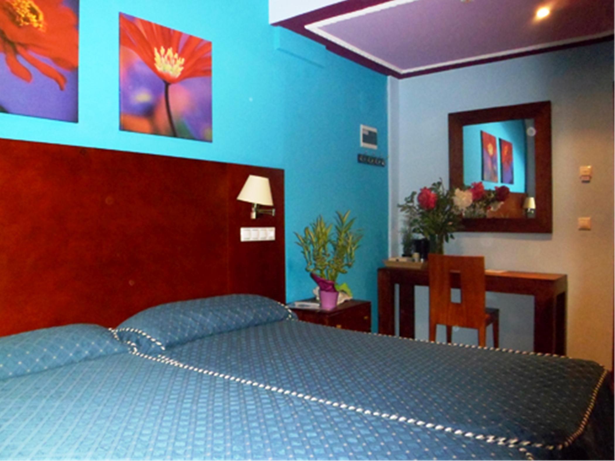 Auto Check In Hotel Las Nieves Jaca Esterno foto