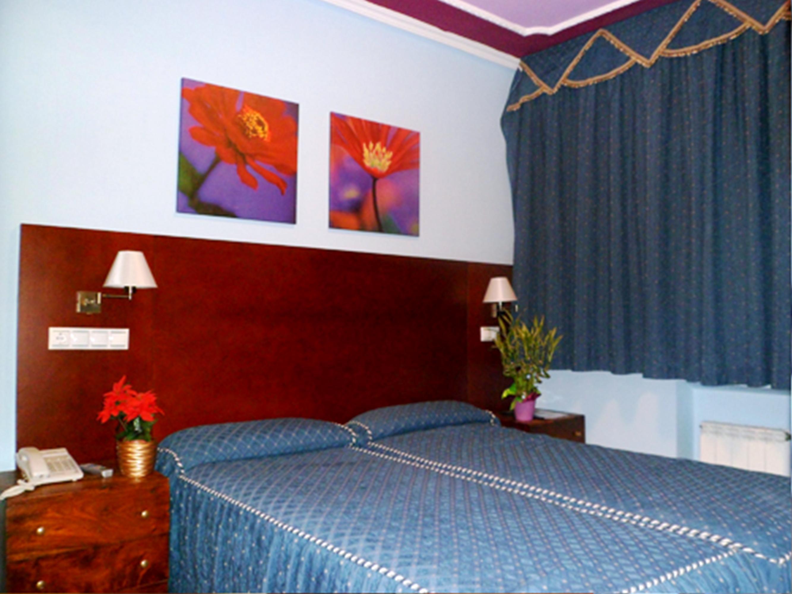 Auto Check In Hotel Las Nieves Jaca Esterno foto