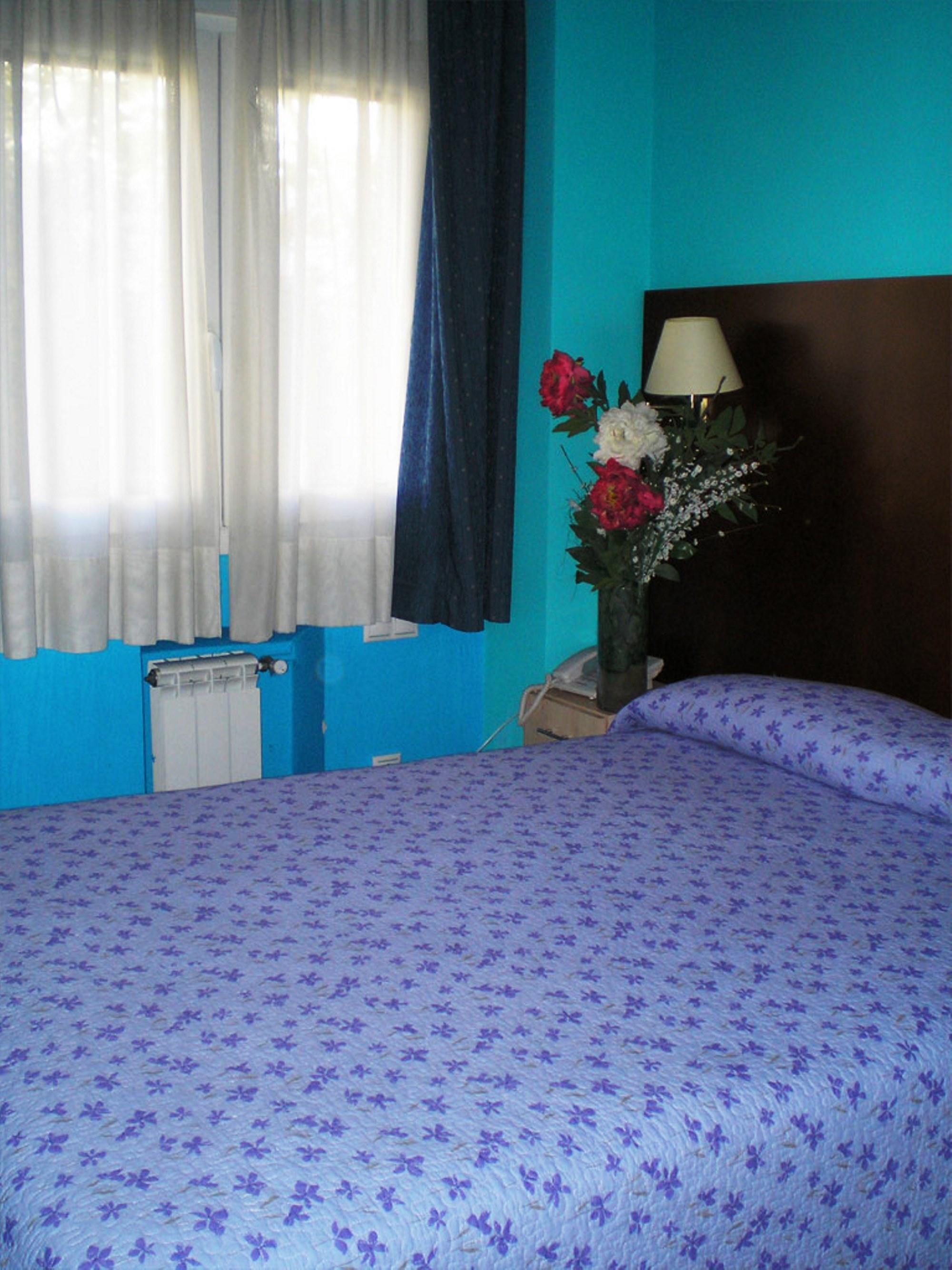 Auto Check In Hotel Las Nieves Jaca Esterno foto