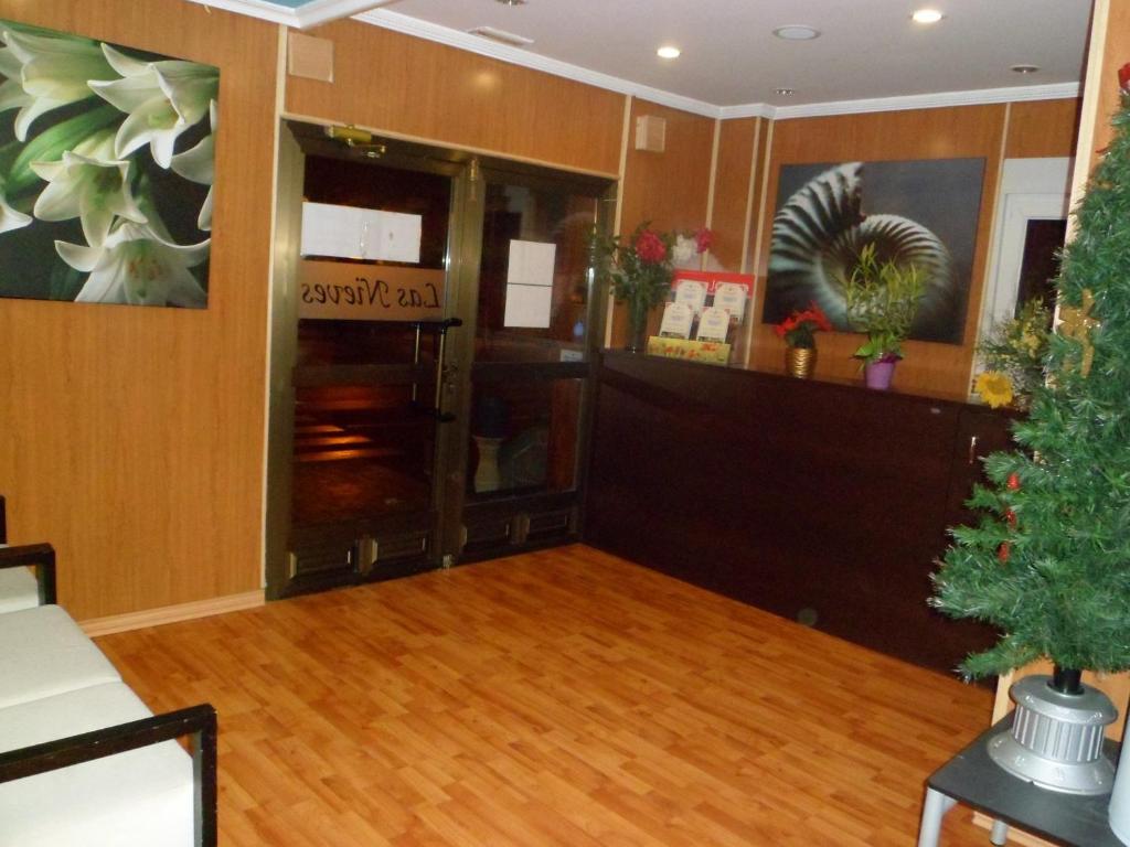 Auto Check In Hotel Las Nieves Jaca Camera foto
