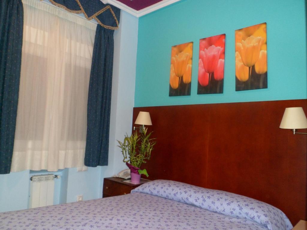 Auto Check In Hotel Las Nieves Jaca Camera foto