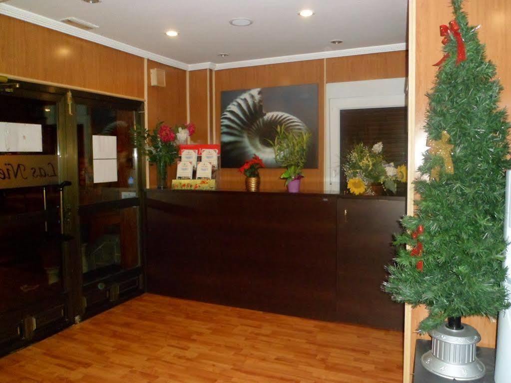Auto Check In Hotel Las Nieves Jaca Esterno foto